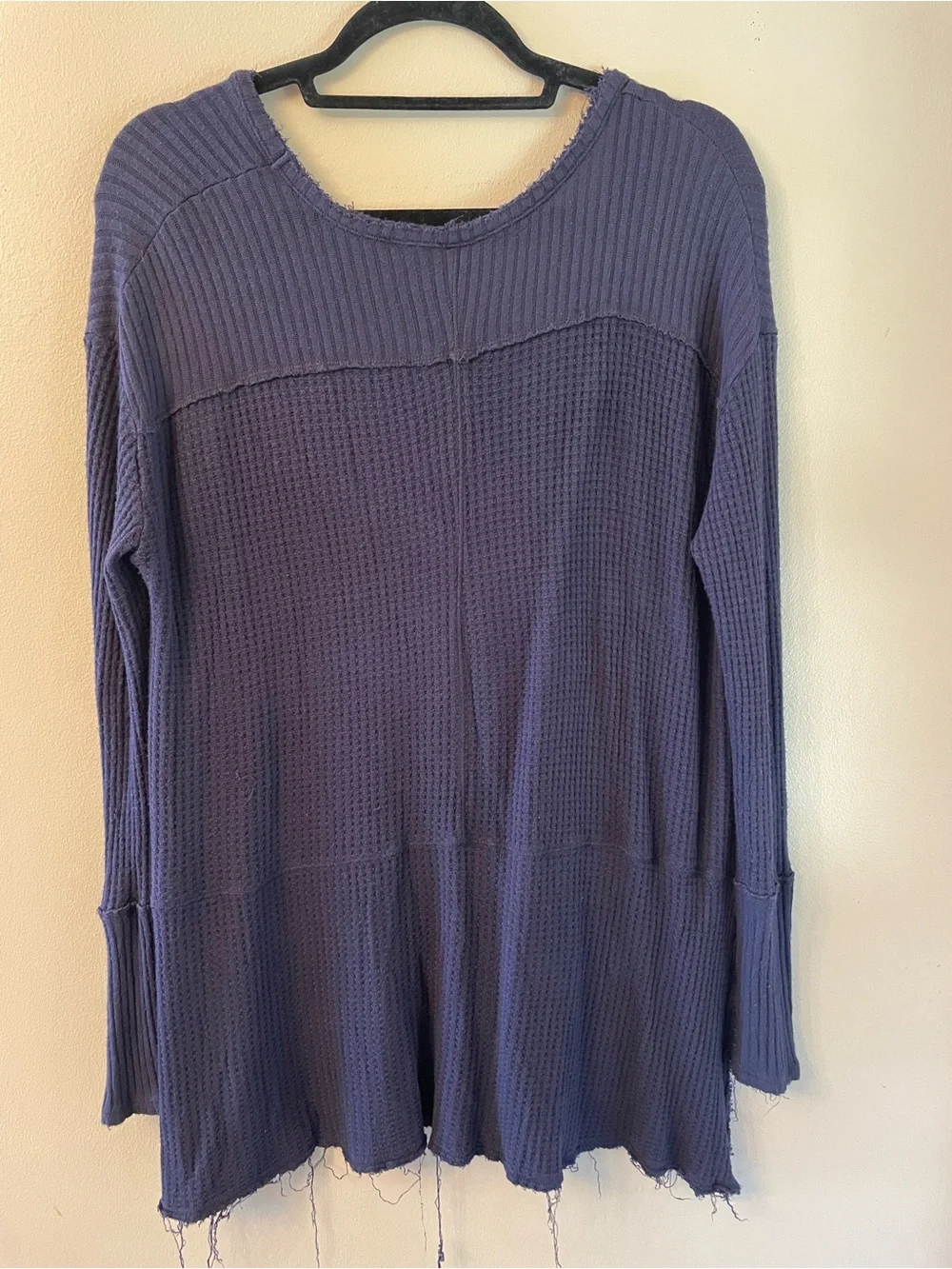 Free People-Washed-Edge Waffle Knit V-Neck Long Sleeve Top - Navy